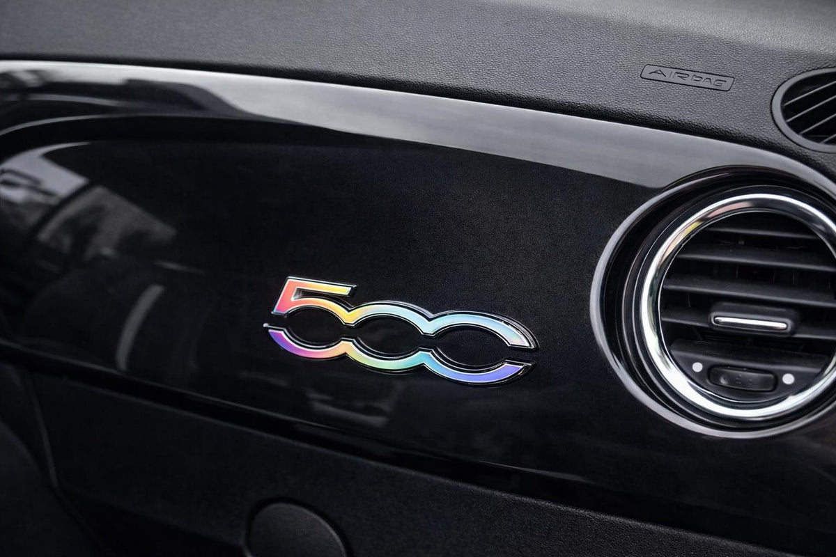 Fiat 500 Abarth Emblem-Overlay Armaturenbrett – Wunschfarbe