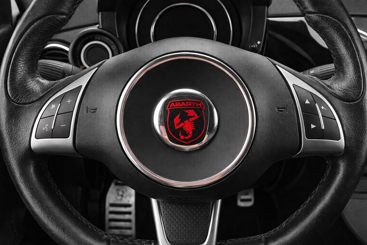 Fiat 500 Abarth Emblem-Overlay Lenkrad – Wunschfarbe