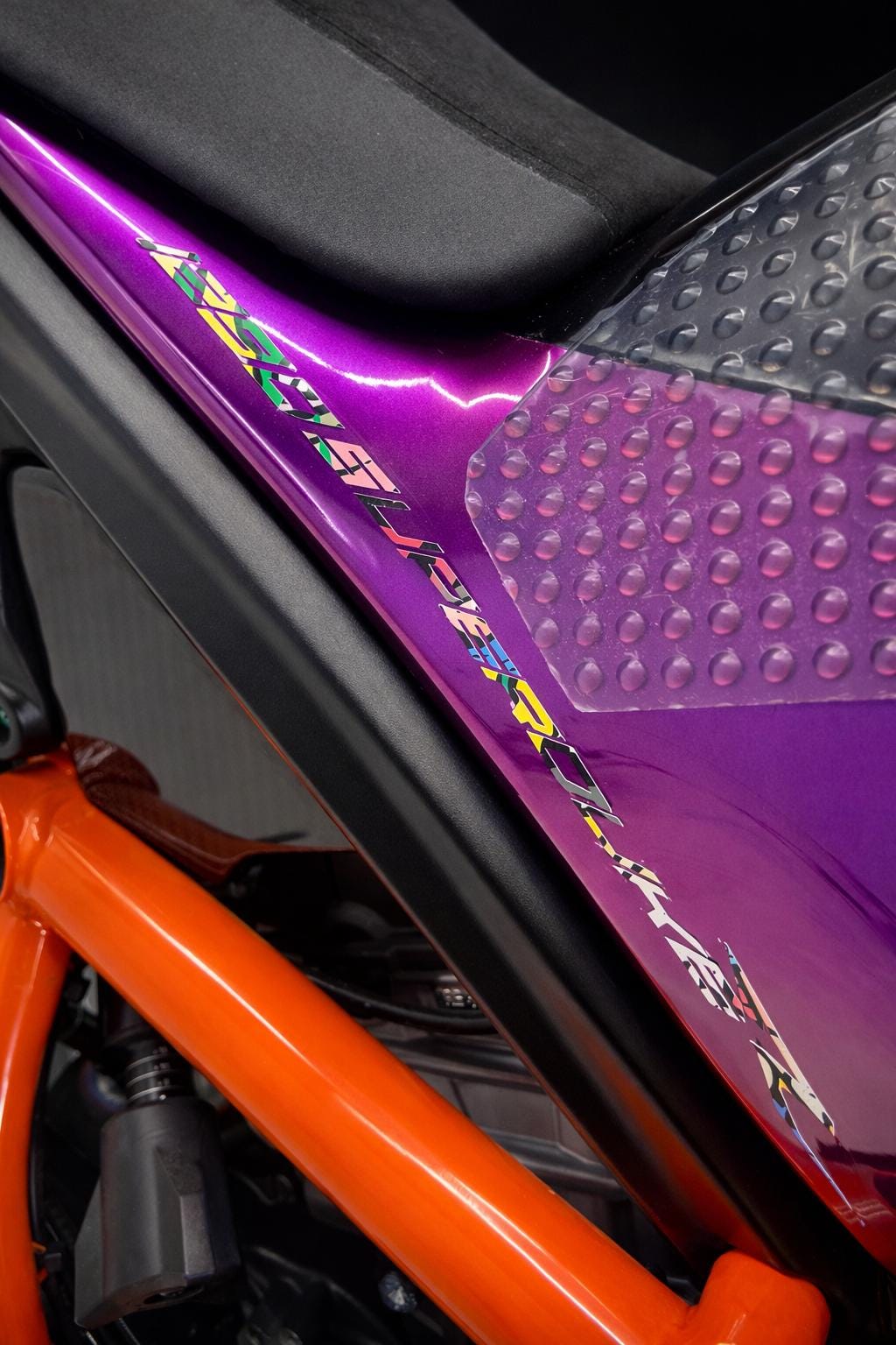 KTM 1290 Super Duke R 3.0 Sitzbank-Schriftzug Aufkleber (2020–2025)