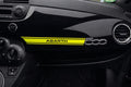 Fiat 500 Abarth Schriftzug-Overlay Armaturenbrett – Wunschfarbe