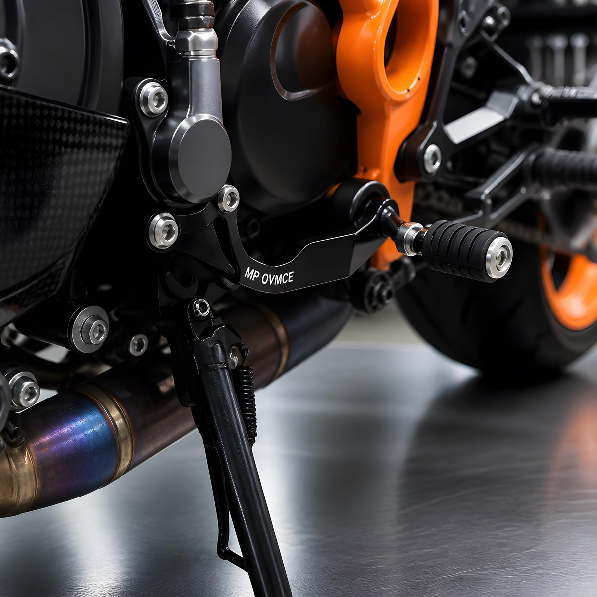 KTM 1290 Super Duke R Schaltwellenabstützung CNC (2014–2019)