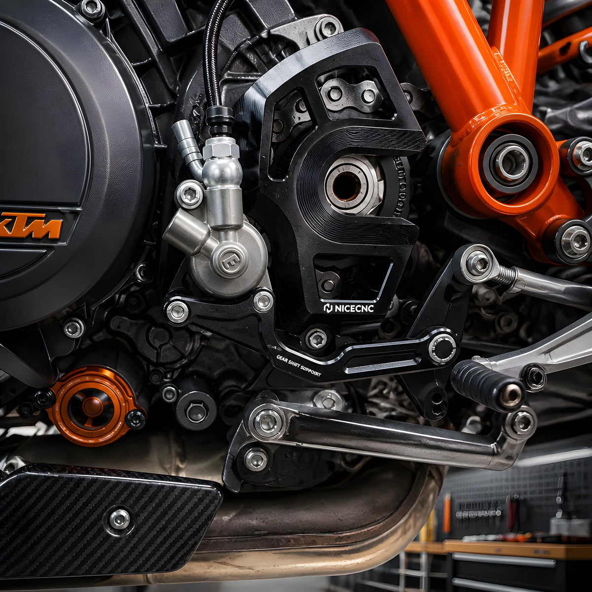KTM 1290 Super Duke R Schaltwellenabstützung CNC (2020–2024)