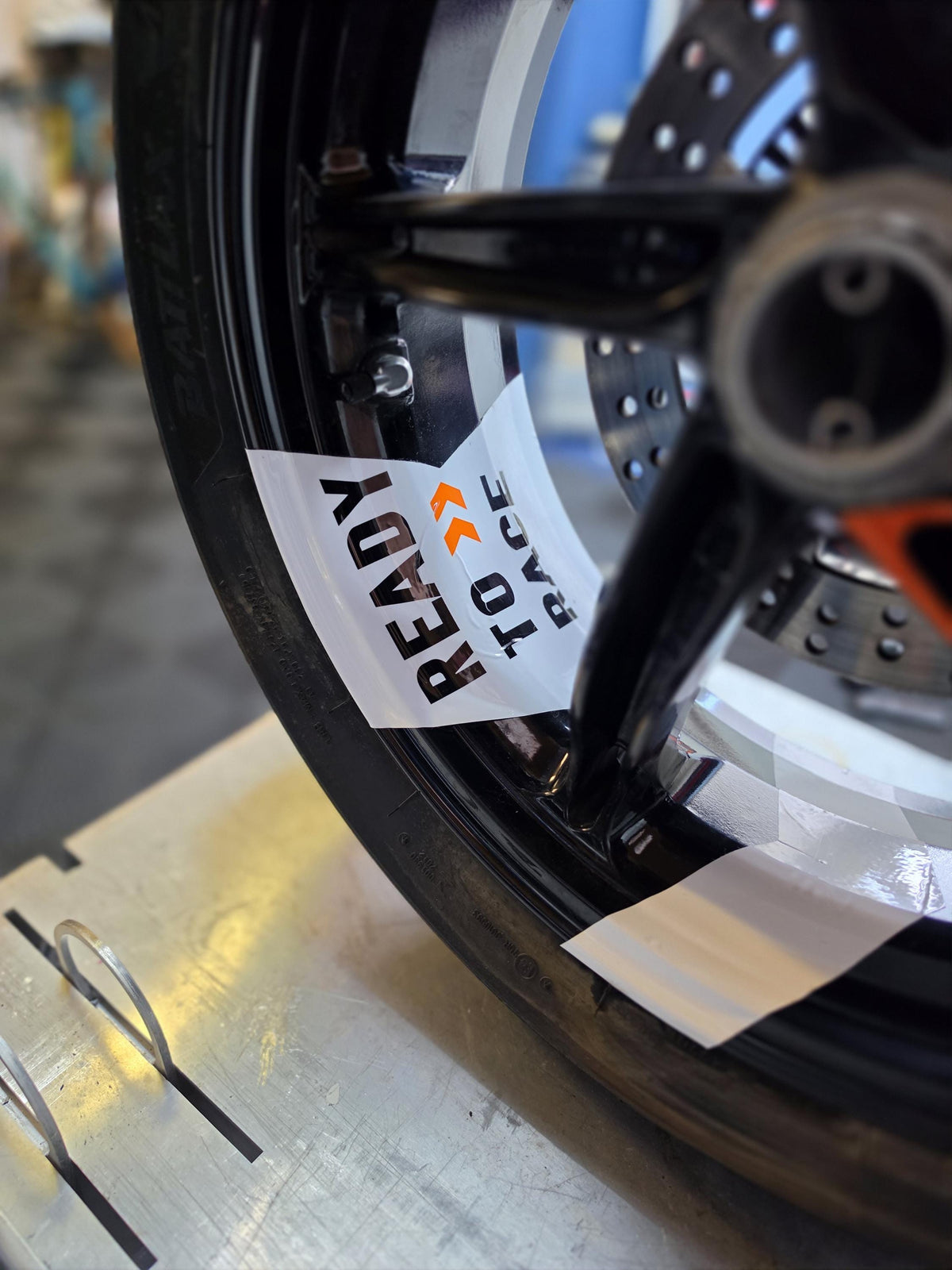 Felgenaufkleber für KTM – Pfeil-Design im Racing-Look