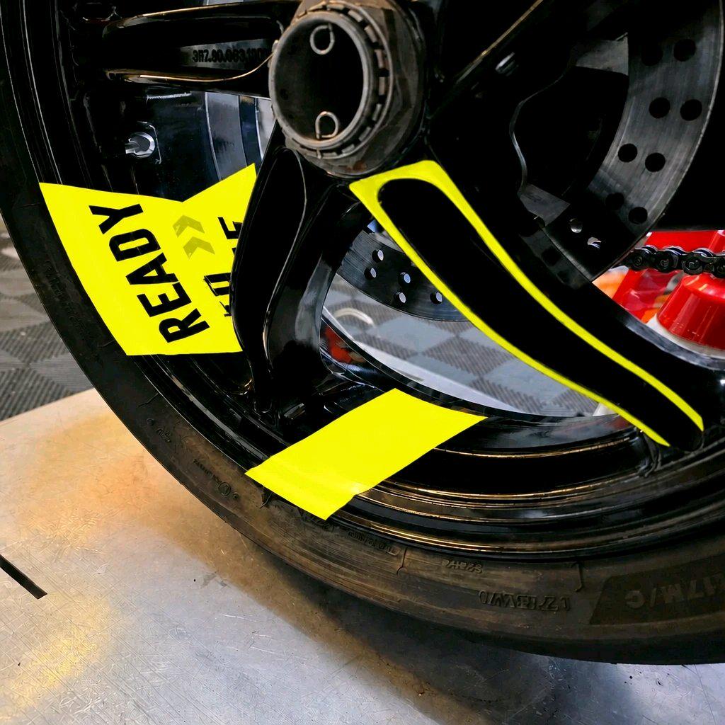 Felgenaufkleber für KTM – Pfeil-Design im Racing-Look
