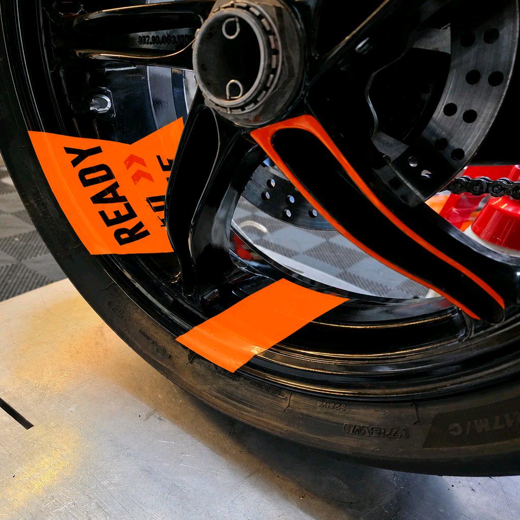 Felgenaufkleber für KTM – Pfeil-Design im Racing-Look