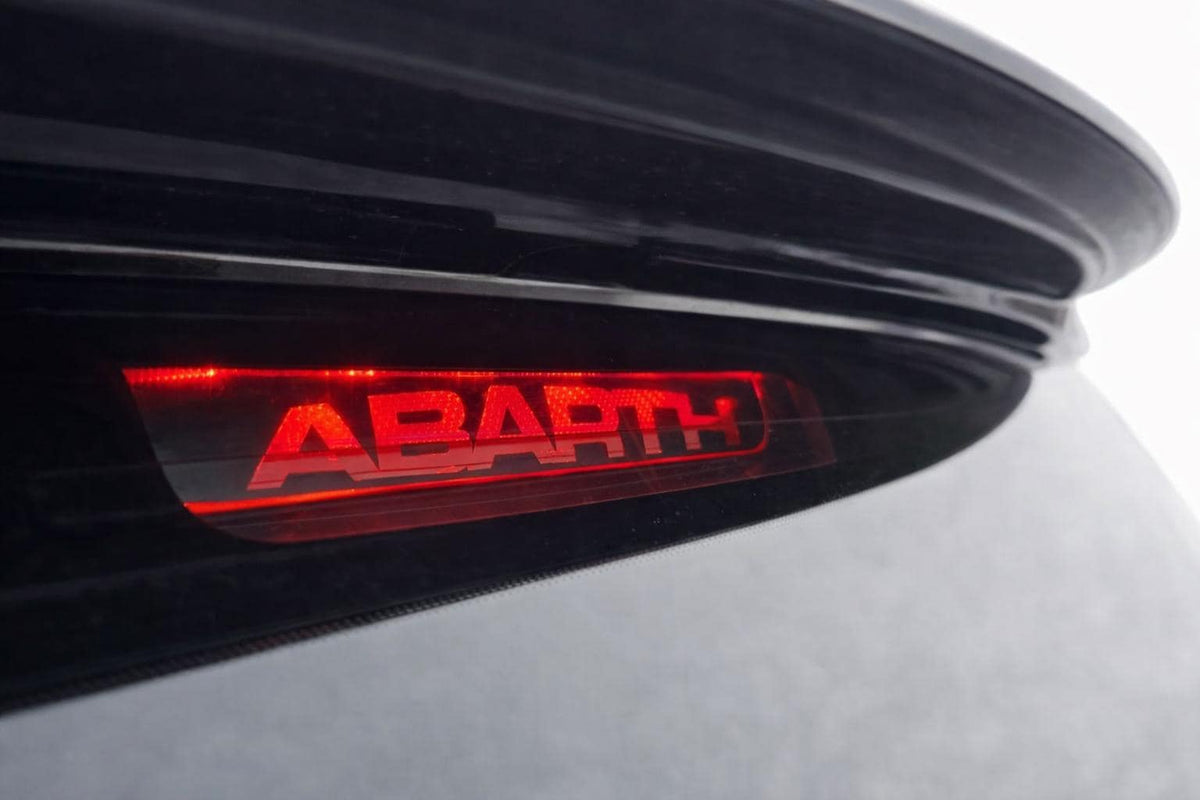 Fiat 500 Abarth Schriftzug für die 3. Bremsleuchte – leuchtet beim Bremsen