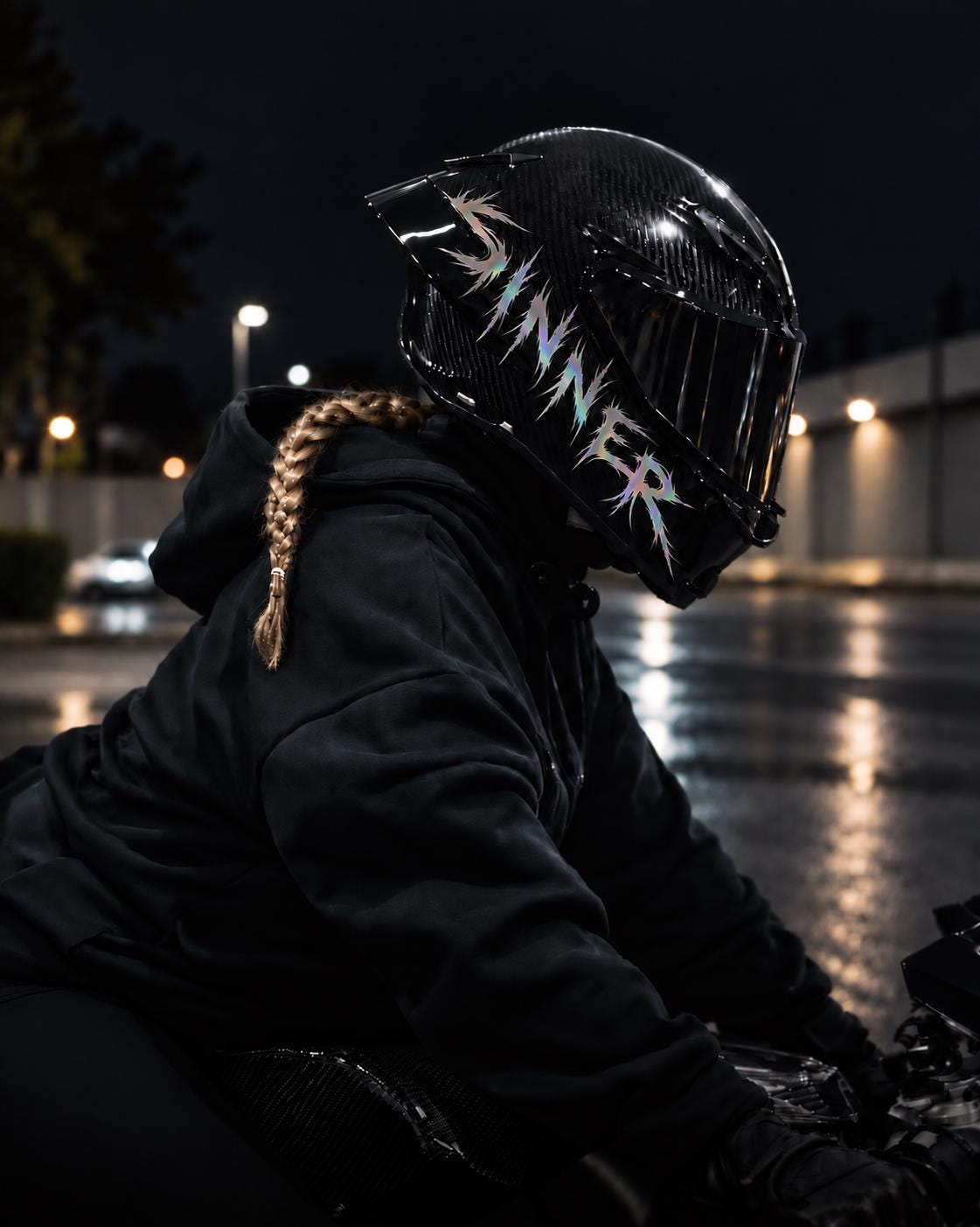 Helm-Aufkleber „Sünder“ – Neo-Tribal Schriftzug